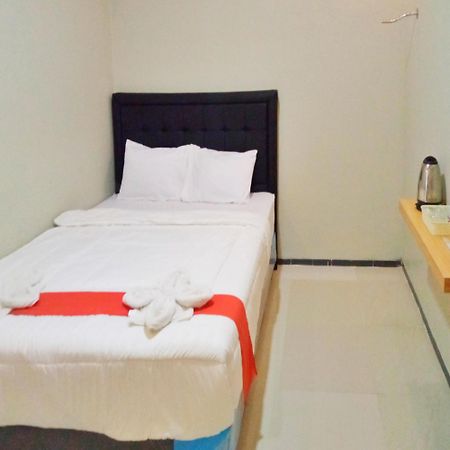 Rifal Inn Mitra Reddoorz Tegal Kültér fotó