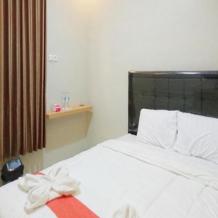 Rifal Inn Mitra Reddoorz Tegal Kültér fotó