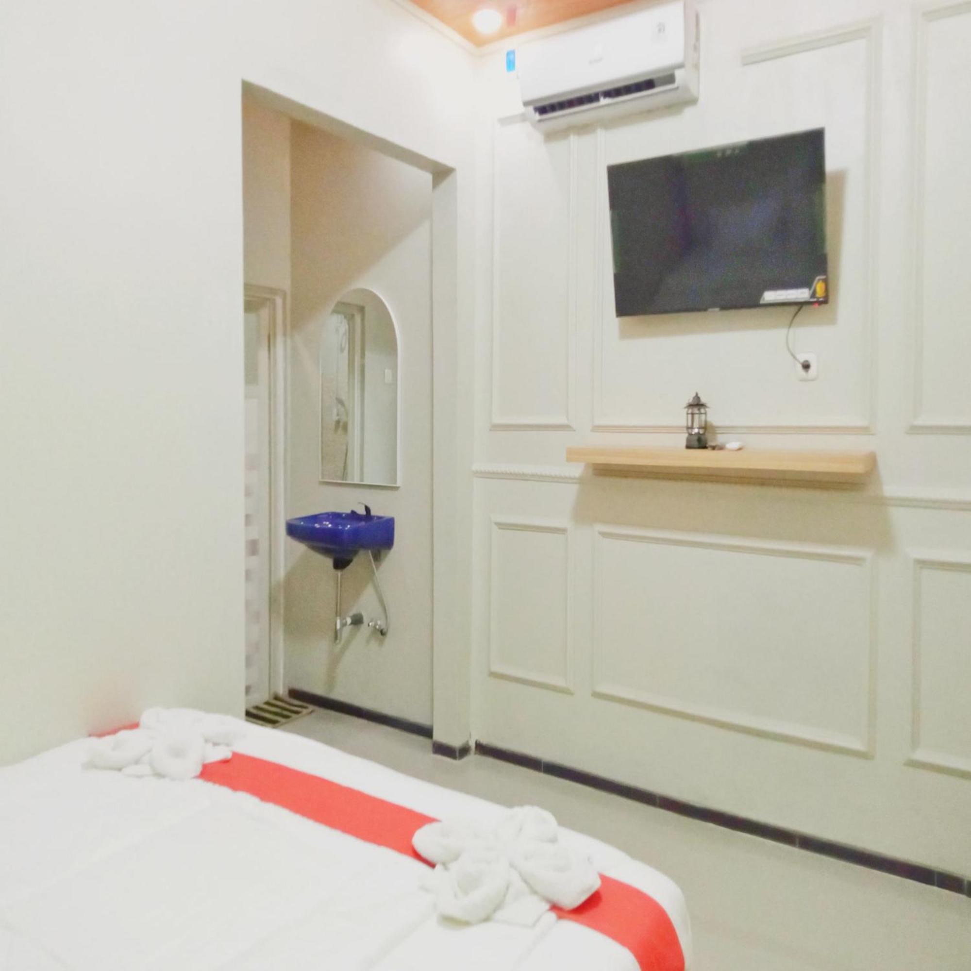Rifal Inn Mitra Reddoorz Tegal Kültér fotó