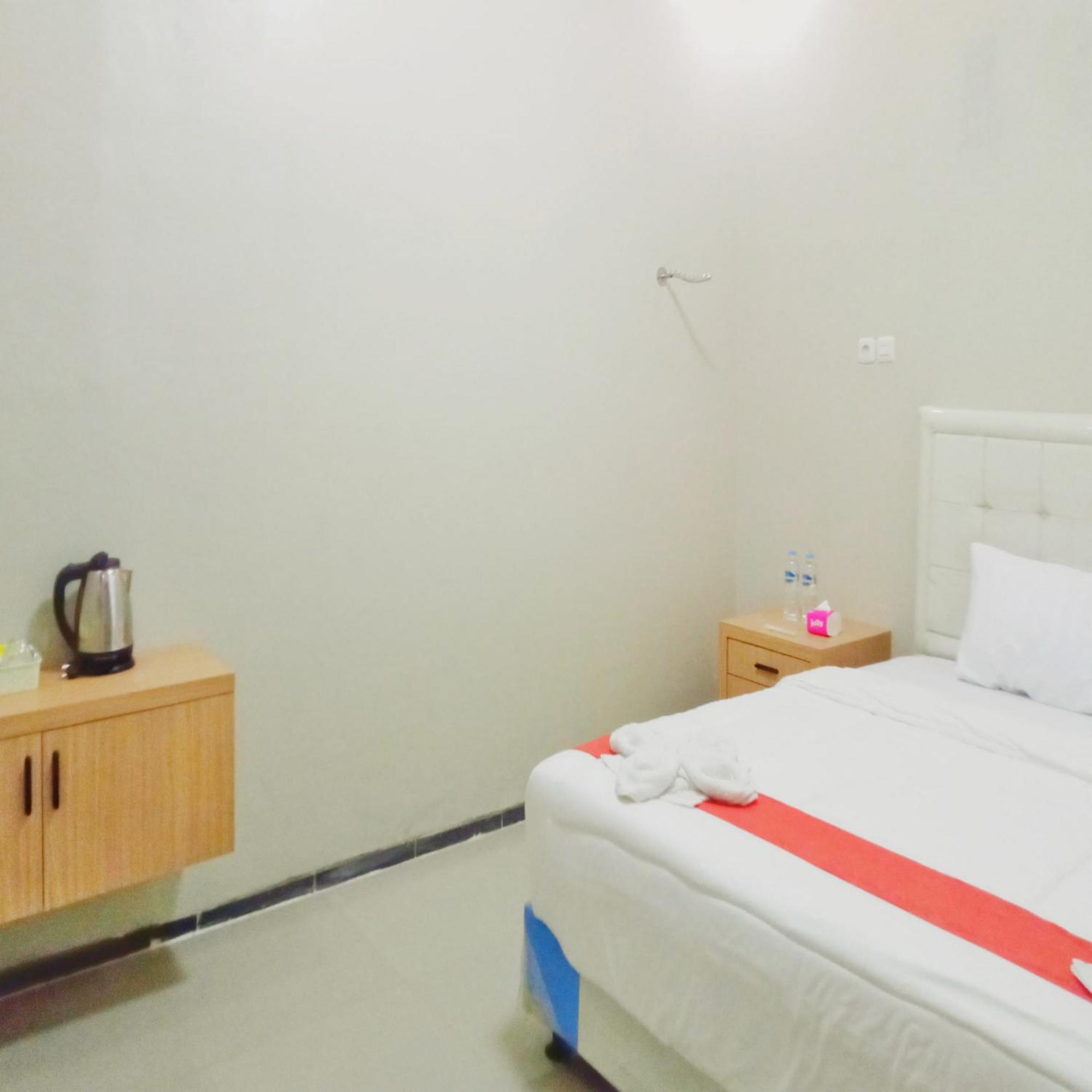 Rifal Inn Mitra Reddoorz Tegal Kültér fotó