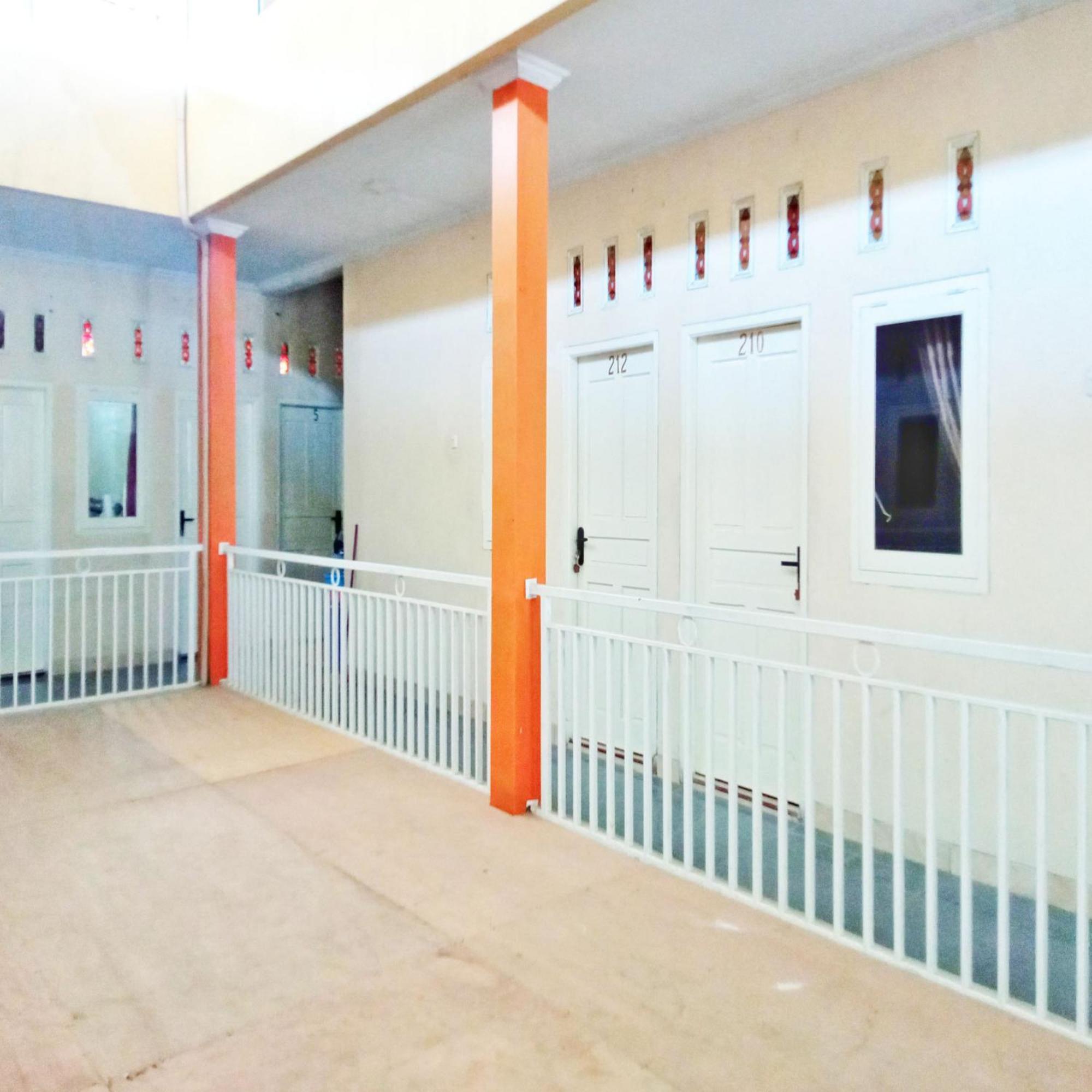 Rifal Inn Mitra Reddoorz Tegal Kültér fotó